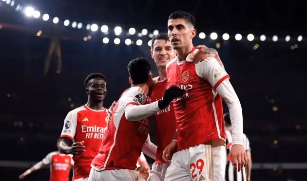 Arsenal sẽ cạnh tranh danh hiệu đến ngày cuối.