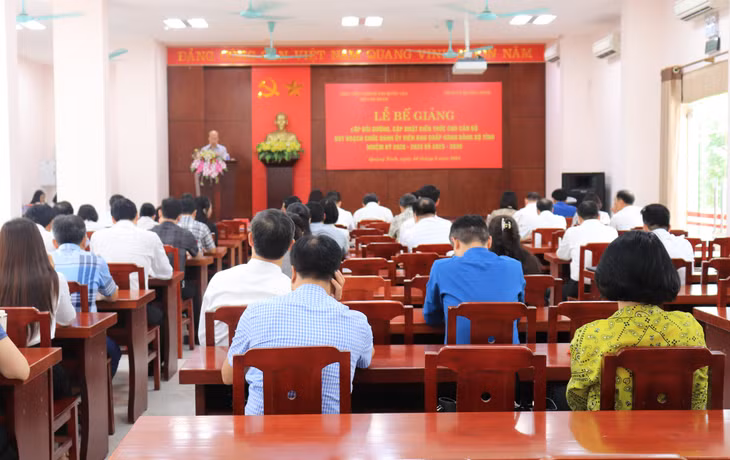 Quang cảnh lễ bế giảng.
