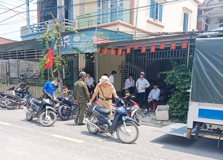 Công an thị xã đã tổ chức ra quân xử lý thanh thiếu niên, học sinh vi phạm Luật Giao thông đường bộ.