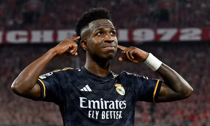 Vinicius Junior mừng bàn gỡ hòa 2-2 cho Real Madrid trên sân Allianz Arena, thành phố Munich, Đức, lượt đi bán kết Champions League tối 30/4/2024. Ảnh: Reuters
