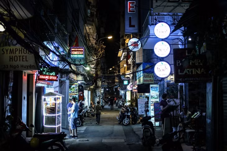 Các cơ quan quản lý cần tăng cường kiểm tra, tập huấn cho những người kinh doanh món ăn nhanh, món ăn đường phố. Ảnh: Unsplash.