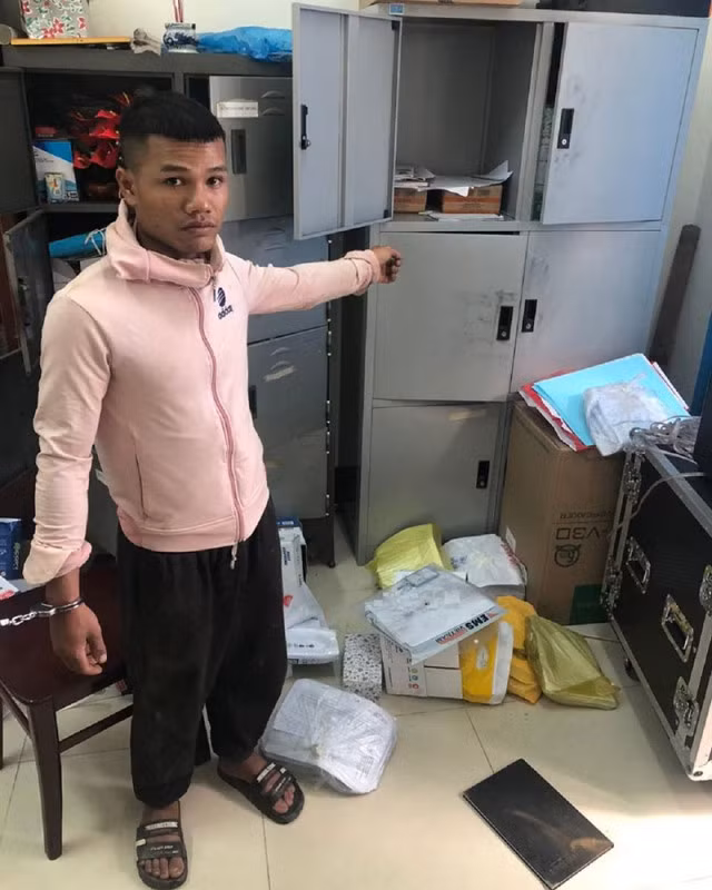 Đối tượng A Linh tại hiện trường vụ việc. Ảnh: Công an TP Kon Tum.