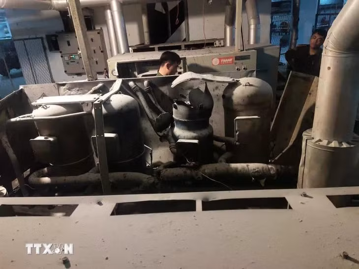 Hệ thống lạnh nơi các công nhân làm bảo trì. (Ảnh:TTXVN phát)