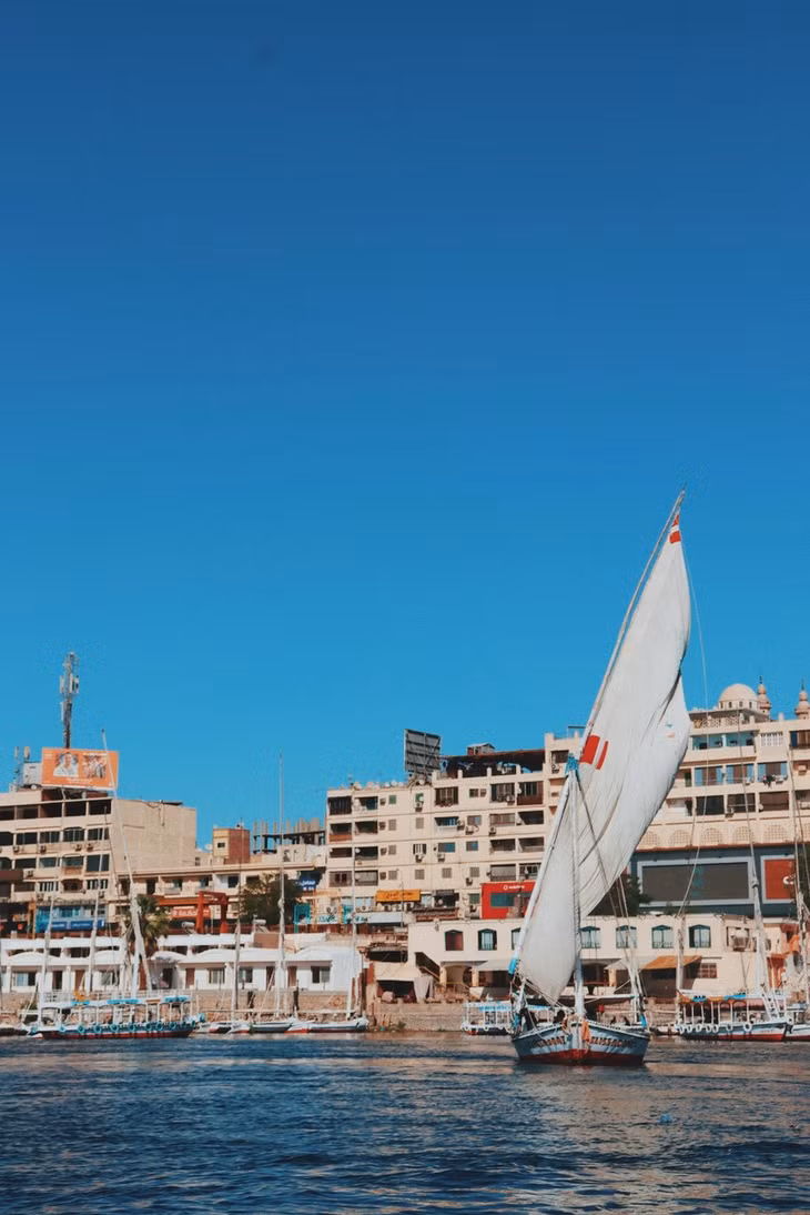 Thuyền buồm felucca là loại thuyền buồm truyền thống của người dân Aswan. Ảnh: BaoBao