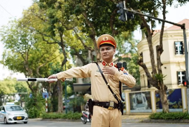 Dương Hoàng Yến cùng Khắc Việt hát về tình yêu quê hương đất nước - Ảnh 3.