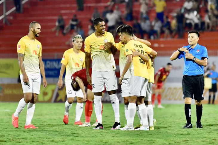 CLB Bình Định đang trong nhóm cạnh tranh ngôi vô địch V-League 2023 - 2024 - Ảnh: N.K.