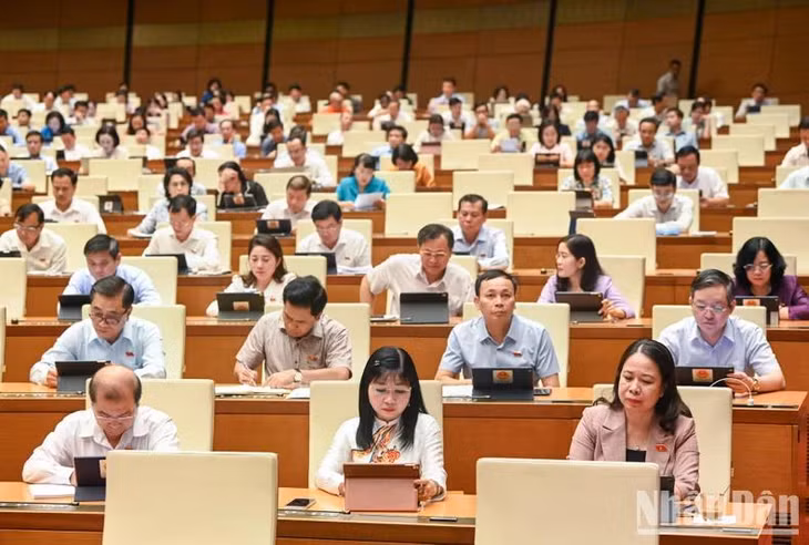 Quang cảnh phiên họp sáng 27/5. (Ảnh: DUY LINH)
