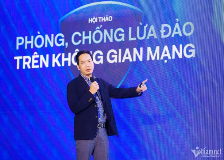 Ông Phan Thu Ngân, Giám đốc phát triển phần mềm MK Group chia sẻ tại phiên chuyên đề "Các giải pháp phòng, chống lừa đảo trên không gian mạng" chiều ngày 13/5. Ảnh: BTC