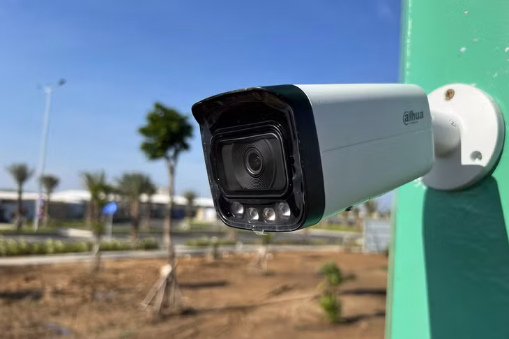 Một mẫu camera giám sát ngoài trời được sử dụng phổ biến tại Việt Nam. Ảnh: NVCC