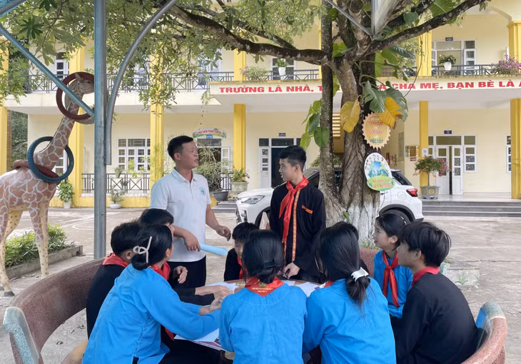 Một buổi sinh hoạt tại CLB "Thủ lĩnh của sự thay đổi" của Trường TH-THCS Đại Dực 2 (xã Đại Dực, huyện Tiên Yên).