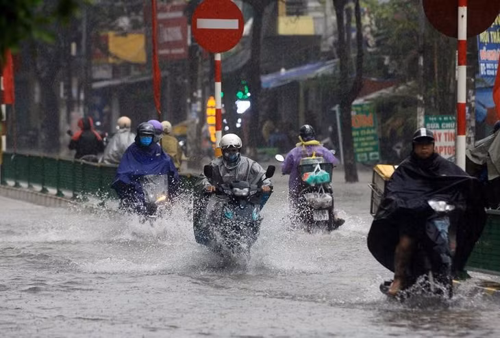 Do ảnh hưởng của không khí lạnh nén rãnh áp thấp nên ở khu vực Bắc Bộ và Thanh Hóa đến Quảng Bình có mưa rào và dông.