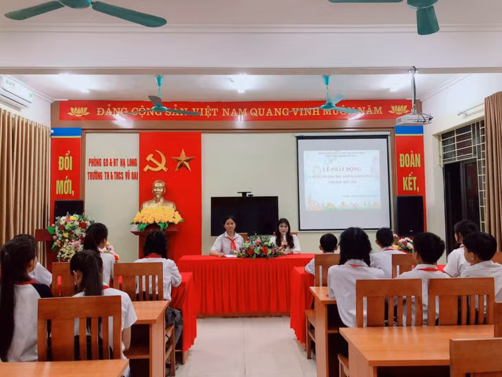 Lễ phát động phong trào phòng chống tác hại của thuốc lá trong học sinh tại Trường TH&amp;THCS Vũ Oai (TP Hạ Long).