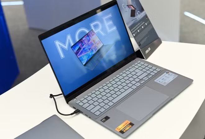 Dòng laptop phổ thông Vivobook S14 của Asus cũng được trang bị màn hình OLED và giải pháp AI. Ảnh: Xuân Sang.