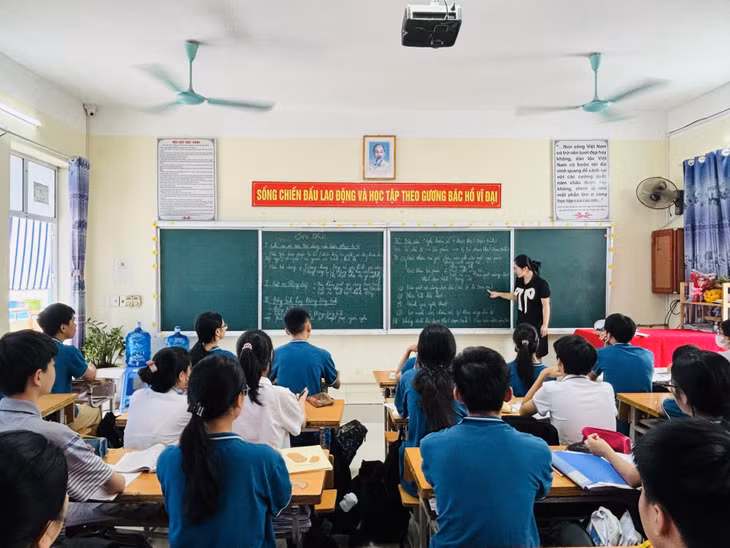 Học sinh lớp 9A1, Trường TH-THCS-THPT Nguyễn Bỉnh Khiêm (TP Hạ Long) ôn luyện chặng nước rút.