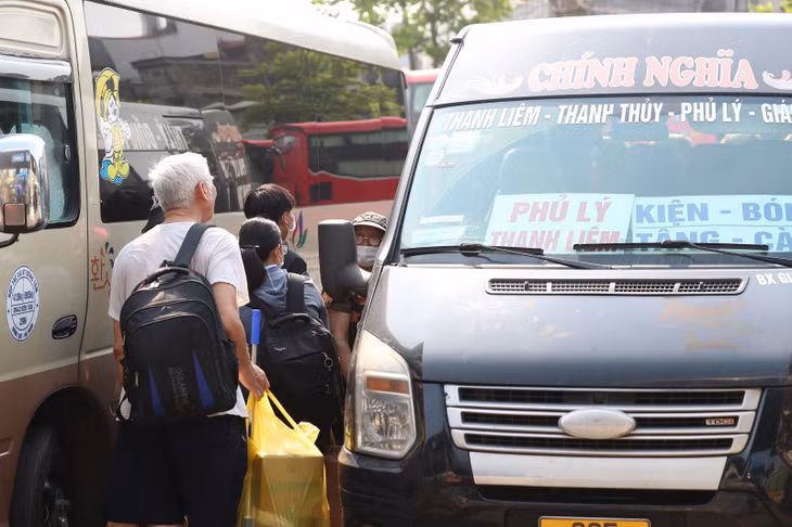 Thời hạn thu hồi phù hiệu, biển hiệu của phương tiện kinh doanh vận tải hành khách sẽ được quản chặt hơn.