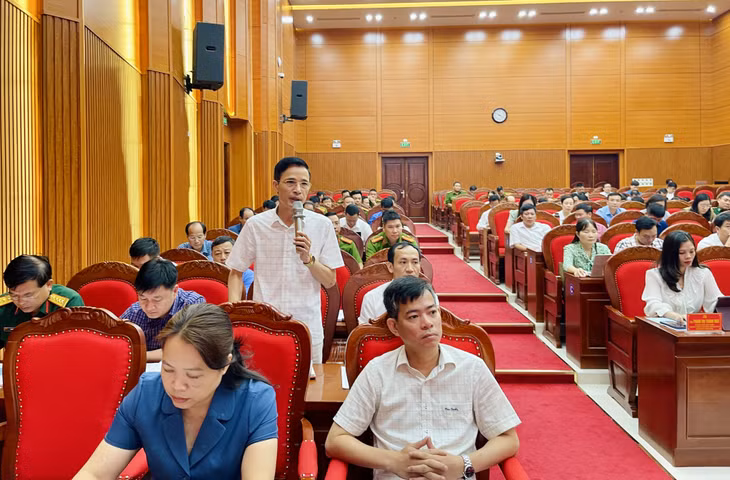 Đại biểu tham gia ý kiến tại hội nghị.