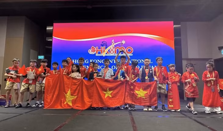 Học sinh của trường Tiểu học và THCS Quốc tế Stephen Hawking tham gia kì thi Toán quốc tế HKIMO tại Hồng Kong.