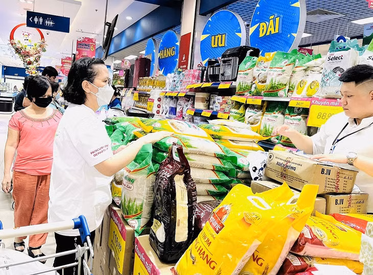 Loạt chương trình giảm giá mạnh tay đang được thực hiện để kéo sức mua