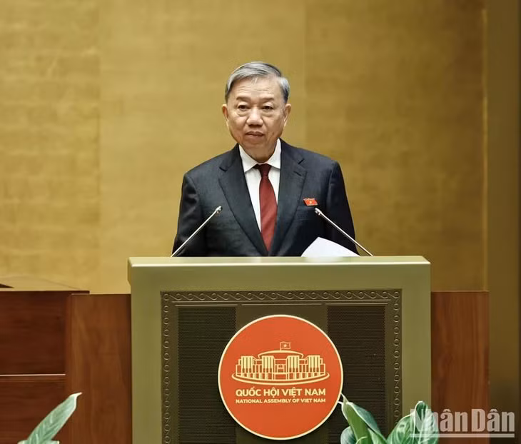 Bộ trưởng Công an Tô Lâm trình bày tờ trình. (Ảnh: LINH KHOA)