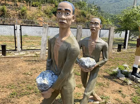 Mô phỏng cảnh người tù bị lao động khổ sai. Ảnh: Thanh Tuấn