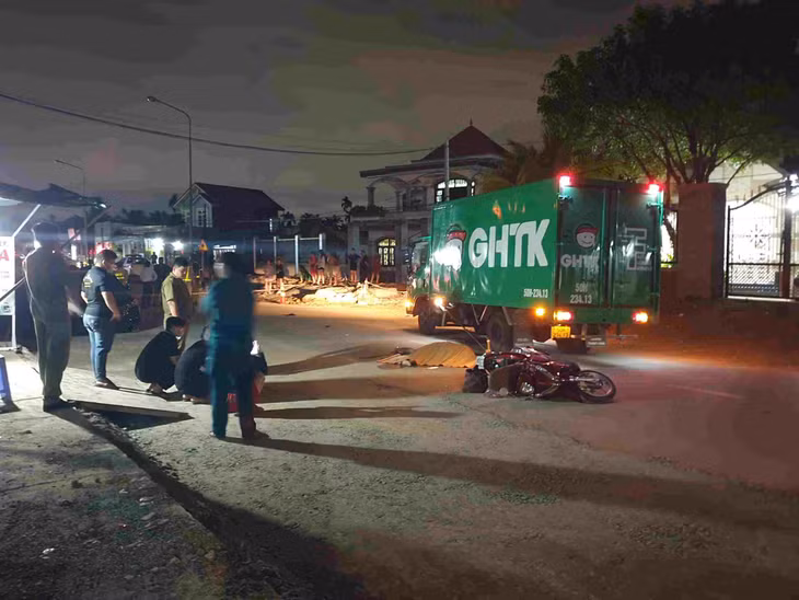 Hiện trường vụ tai nạn khiến cô gái tử vong. Ảnh: Dương Bình