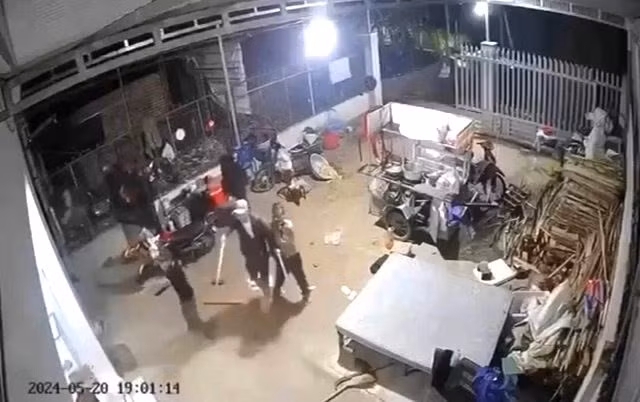 Hiện trường vụ hỗn chiến ở Đồng Nai khiến 2 người tử vong, 3 người bị thương. Ảnh cắt từ clip