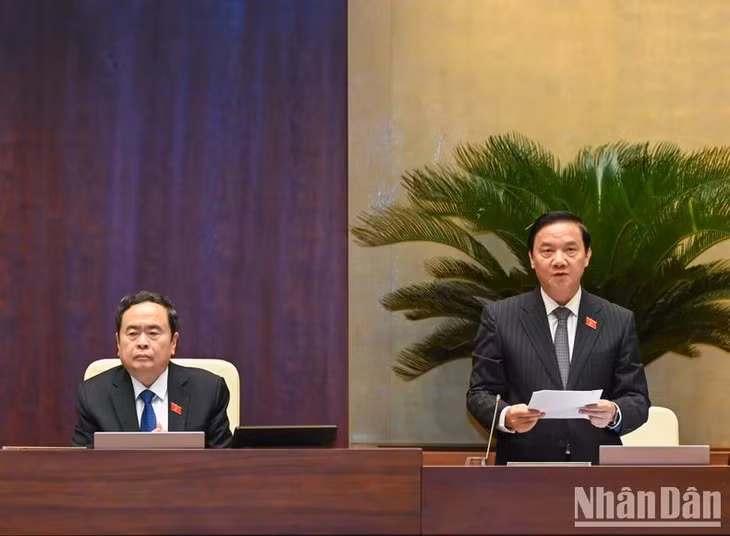 Phó Chủ tịch Quốc hội Nguyễn Khắc Định điều hành nội dung thảo luận Dự án Luật Bảo hiểm xã hội (sửa đổi). (Ảnh: DUY LINH)