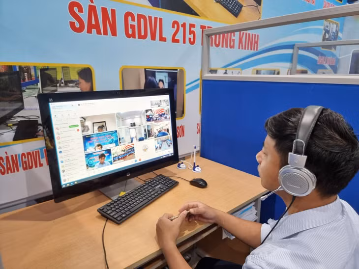 Phiên giao dịch việc làm trực tuyến kết nối 12 tỉnh thành.