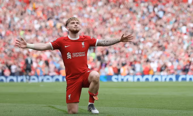 Tiền vệ 21 tuổi Harvey Elliott mừng siêu phẩm vào lưới Tottenham. Ảnh: REX