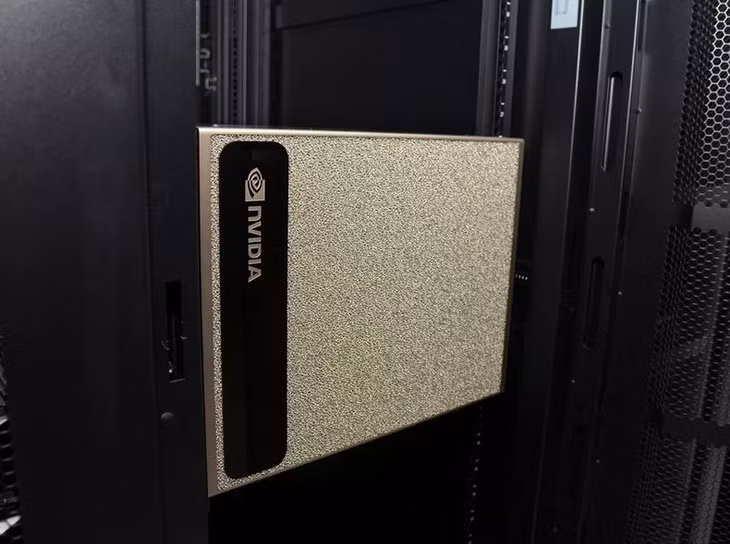 Cận cảnh cỗ máy AI DGX-H100 được cấp phép nhập khẩu tại Việt Nam.