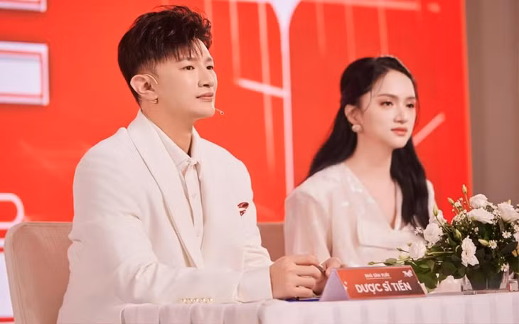 Hương Giang và Dược sĩ Tiến khẳng định không chơi trội khi sản xuất chương trình với giải thưởng tiền mặt lên đến hàng tỷ đồng.