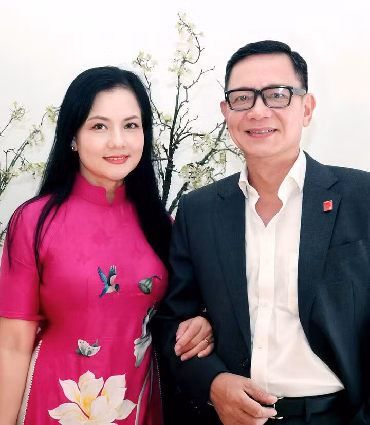 Ông xã của NSND Thu Quế là đại tá, NSƯT Phạm Cường.