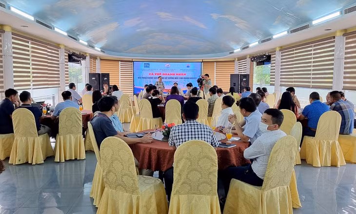 Chương trình "Cafe doanh nhân" được các sở, ngành chức năng của tỉnh phối hợp với Hiệp hội Doanh nghiệp tỉnh tổ chức định kỳ.