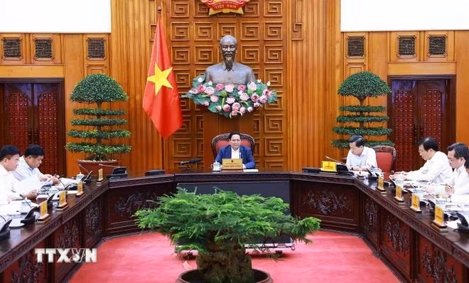 Thủ tướng Phạm Minh Chính chủ trì cuộc họp về chính sách tài khóa. (Ảnh: Dương Giang/TTXVN)