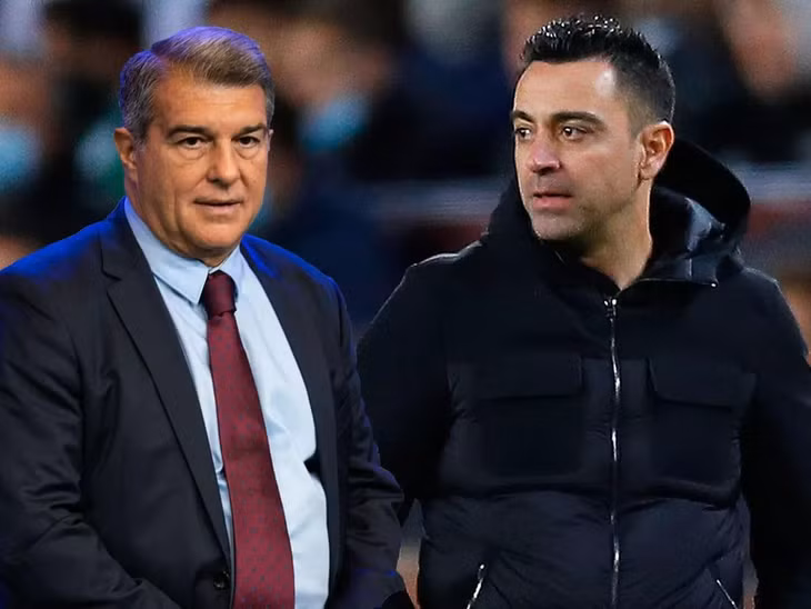 Chủ tịch Barca được cho rất tức giận với Xavi và muốn cựu danh thủ đi cho... khuất mắt