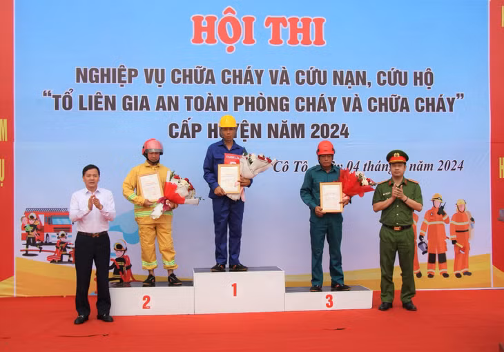  Ban Tổ chức đã trao giải cho các đơn vị. 
