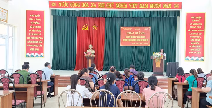 Lớp đào tạo nghiệp vụ du lịch gia đình cho lao động nông thôn năm 2024 tại xã Dân Chủ (Hạ Long).