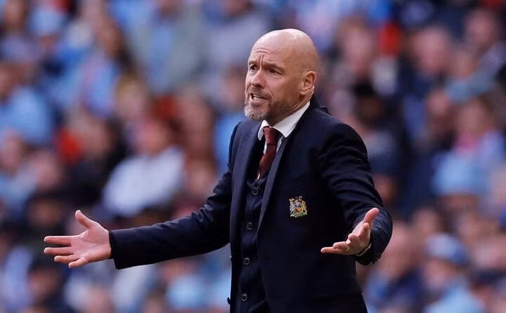 HLV Erik ten Hag đối mặt với cơn khủng hoảng lực lượng. (Ảnh: Reuters)