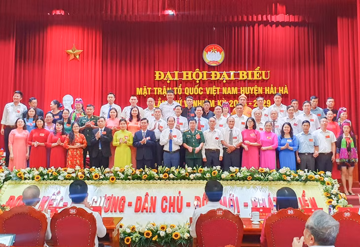 Uỷ ban MTTQ huyện Hải Hà khoá V, nhiệm kỳ 2024-2029 ra mắt Đại hội.