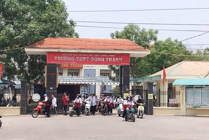 Đa số các em học sinh trường THPT Đông Thành tự di chuyển bằng phương tiện xe gắn máy có dung tích xi lanh dưới 50CC.