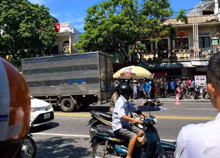 Hiện trường vụ tai nạn khiến một phụ nữ tử vong. (Ảnh: MXH)