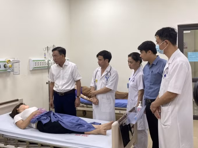 Một nữ công nhân đang điều trị tại bệnh viện. Ảnh: P.C.