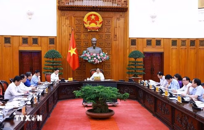 Thủ tướng Phạm Minh Chính chủ trì cuộc họp tháo gỡ khó khăn, thúc đẩy phát triển nhà ở xã hội. (Ảnh: Dương Giang/TTXVN)