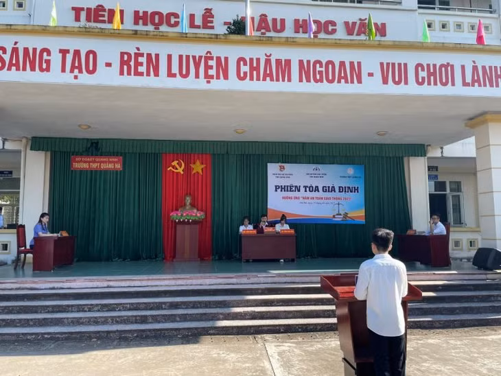 Huyện Đoàn Hải Hà phối hợp với các đơn vị tổ chức phiên tòa giả định tuyên truyền về ATGT. Ảnh đơn vị cung cấp.