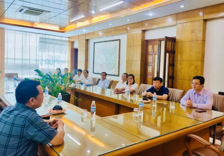 Ngày 16/4/2024, đoàn công tác của Cục Thú y (Bộ NN&amp;PTNT) khảo sát thực tế việc đăng ký xây dựng cơ sở an toàn dịch bệnh tại Công CP Khai thác khoáng sản Thiên Thuận Tường. Ảnh đơn vị cung cấp
