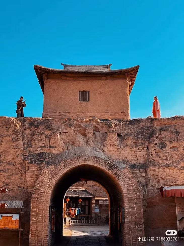 Nếu bạn là fan của những “bộ phim Trung Quốc đi ra thế giới” như: Tây Du Ký, Cao Lương Đỏ, Đông Tà Tây Độc, Wrangler... thì Vietravel tin rằng bạn sẽ rất hào hứng khi được tham quan Phim trường Phương Tây Trấn Bắc Bảo.