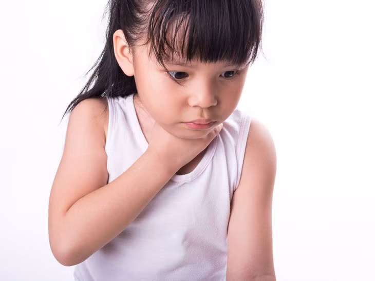 Khi trẻ bị tai nạn, người lớn cần hết sức bình tĩnh để tiến hành sơ cứu. Ảnh minh họa.