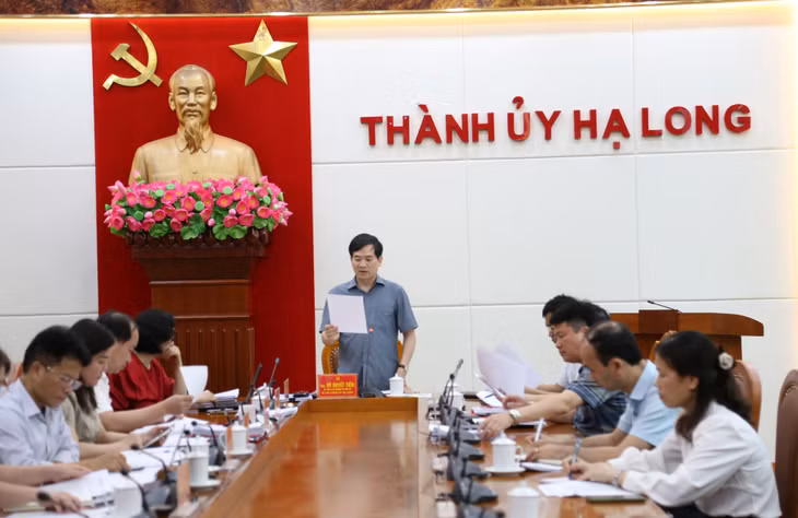 Quang cảnh cuộc họp