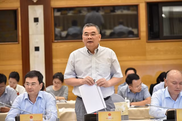 Trung tướng Tô Ân Xô - Người phát ngôn Bộ Công an thông tin về tiến độ điều tra và diễn biến mới liên quan đến một số vụ án đang được quan tâm - Ảnh: VGP/Tuấn Dũng