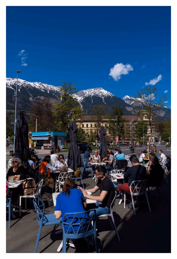 Du khách tại Innsbruck. Ảnh: Trần Minh Thiện